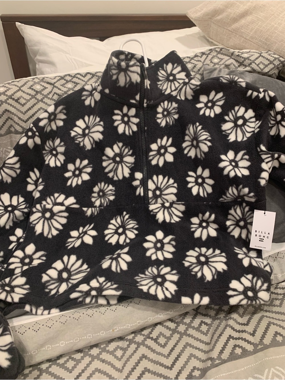 Billabong sweater